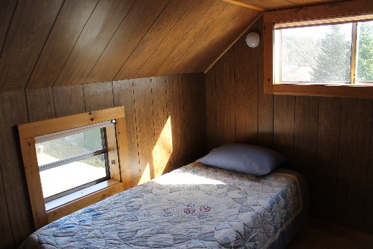 #64 Cottage's Sou'easter bedroom (3rd Mate's Quarters)